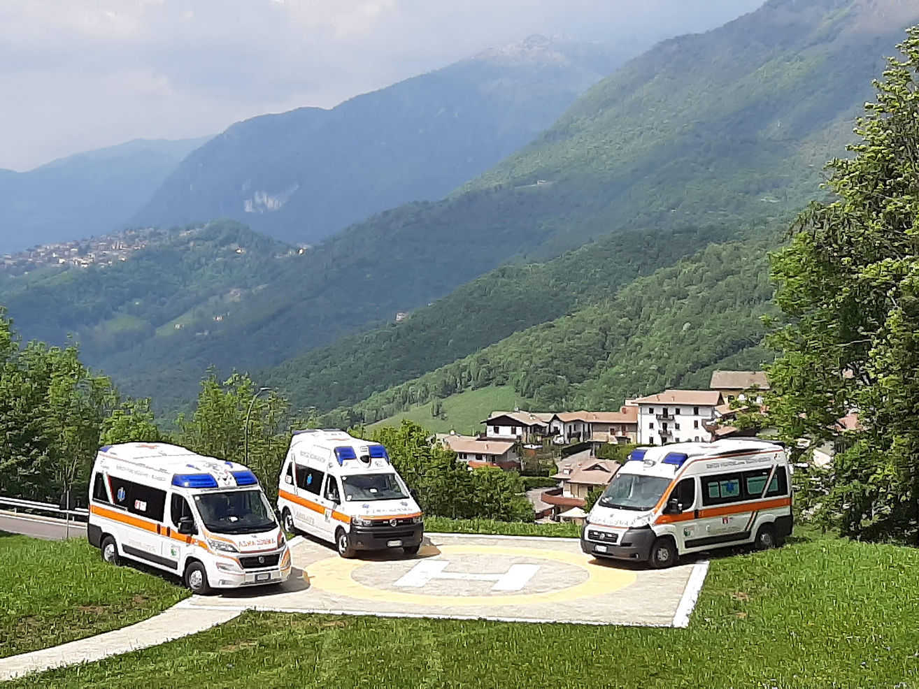 Ambulanze Selvino-Aviatico con panorama dell'Altipiano