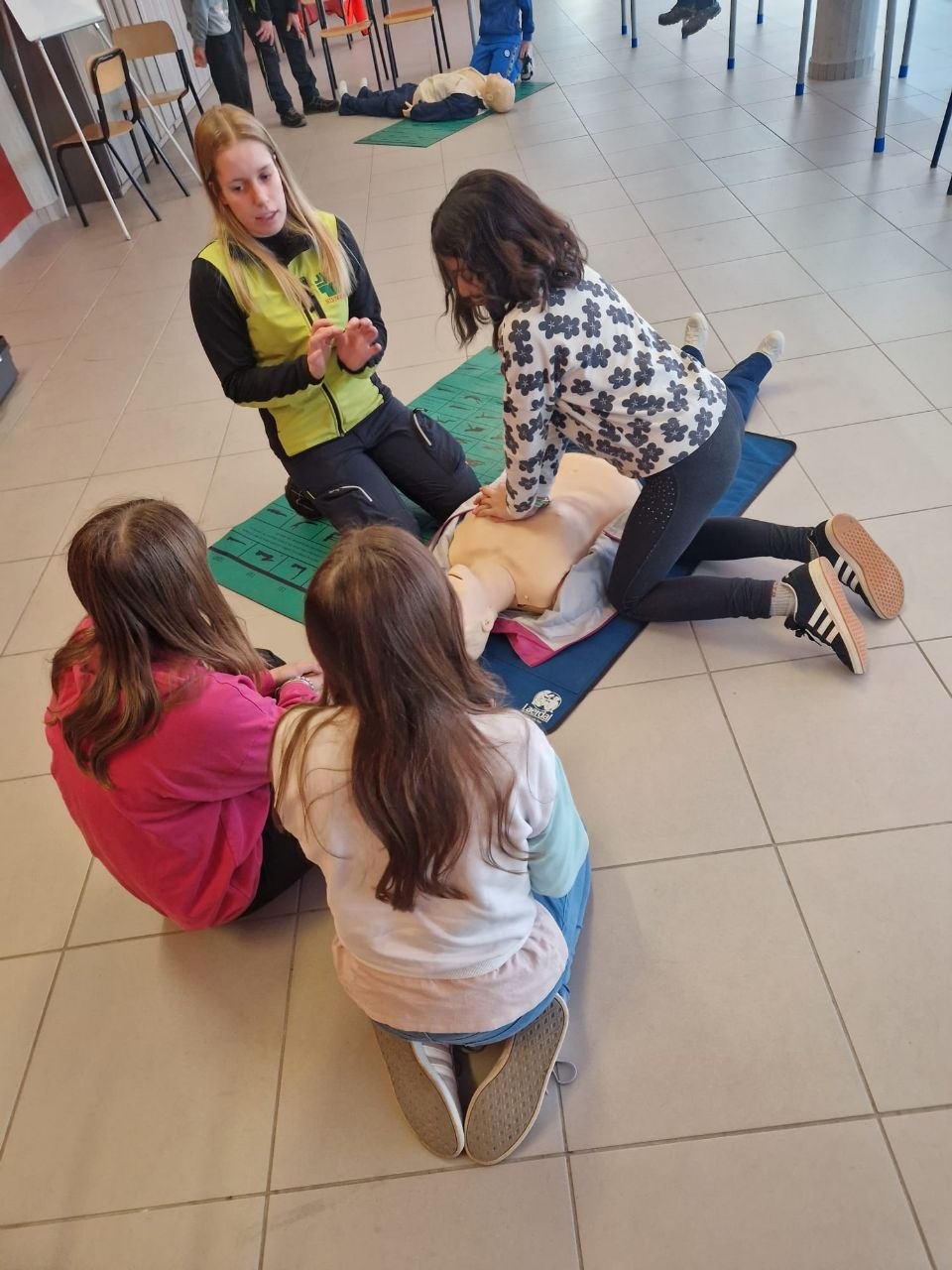 Studenti al corso di primo soccorso